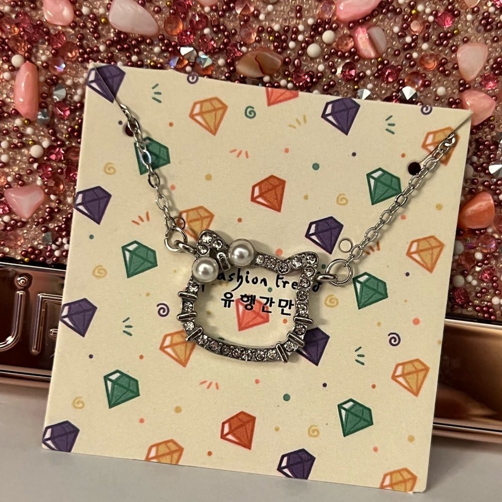 Silver Hello kitty necklace 🔥
